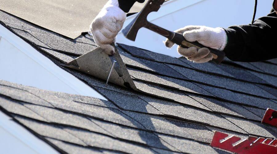 Expert Emergency Roof Repairs services in Flanagan, IL